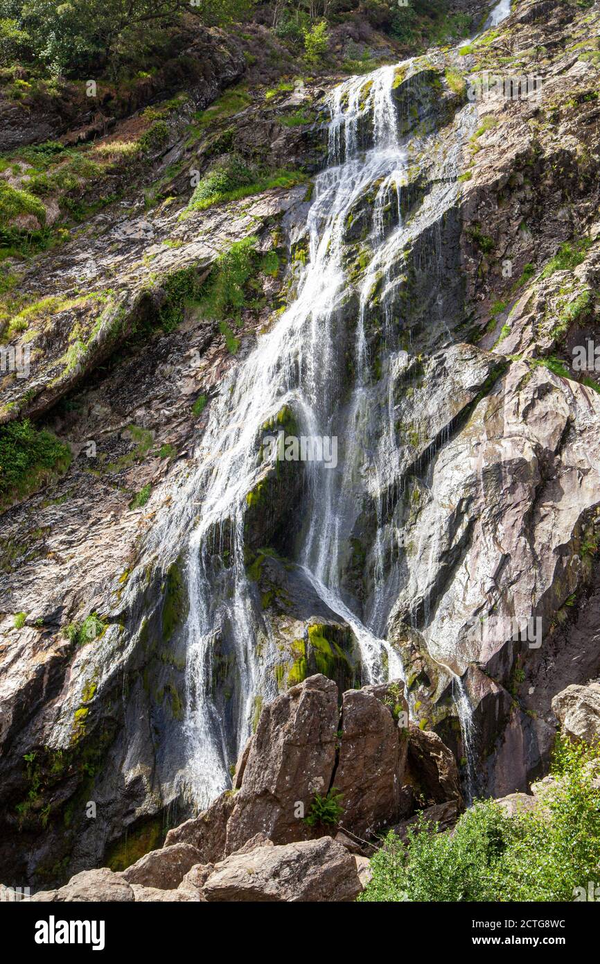 Une cascade de 121 mètres de haut appelée Powerscourt dans un Wicklow Parc national des montagnes en Irlande Banque D'Images