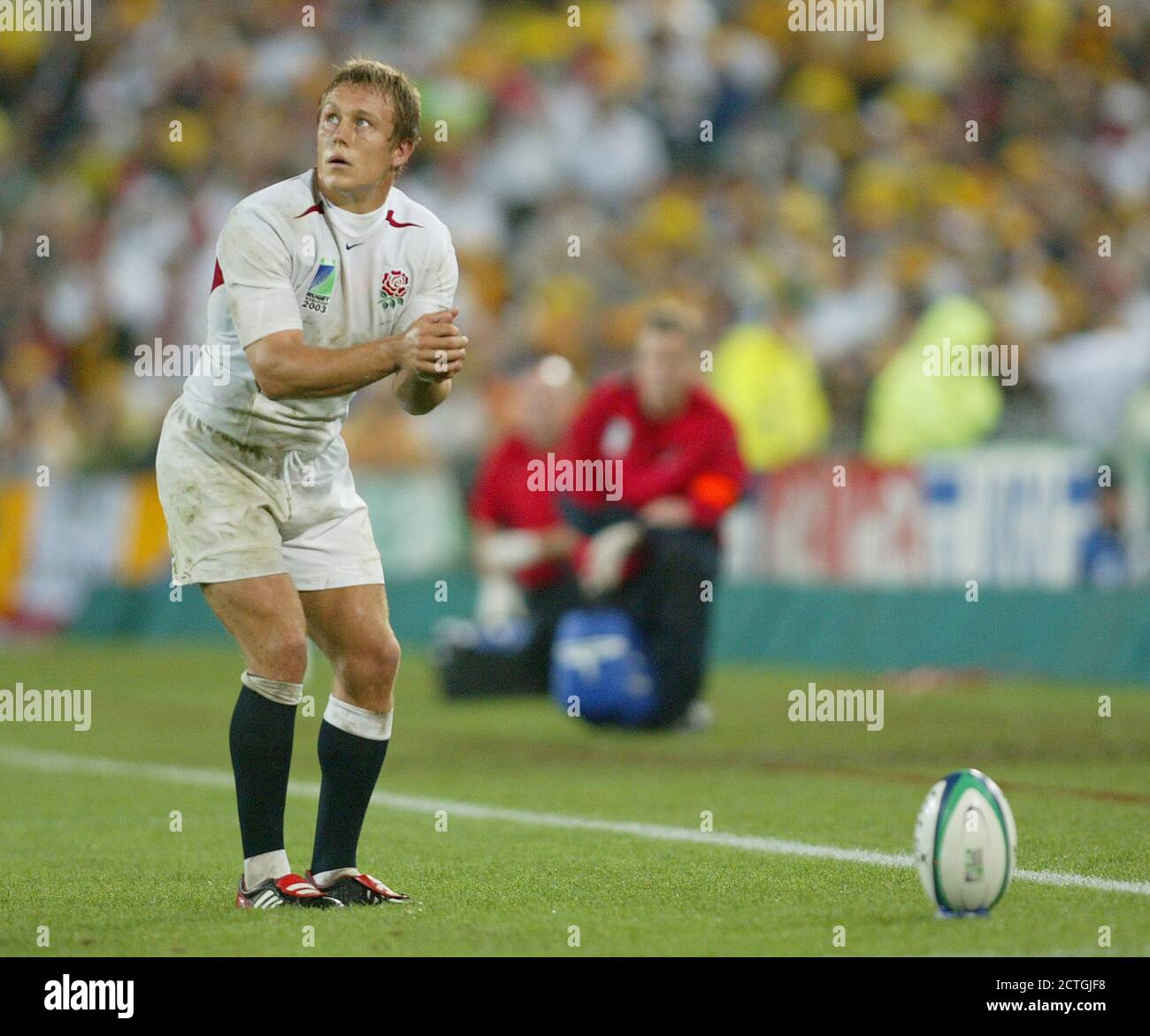 JONNY WILKINSON. ANGLETERRE contre AUSTRALIE. FINALE DE LA COUPE DU MONDE DE RUGBY, SYDNEY 2003 CRÉDIT PHOTO : © MARK PAIN / PHOTO DE STOCK D'ALAMY Banque D'Images