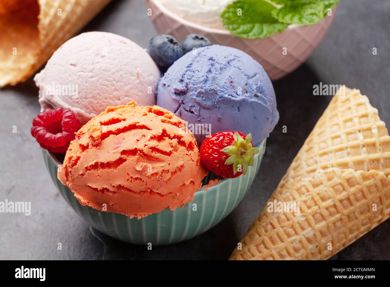 Diverses glaces aux baies et petits fruits Banque D'Images