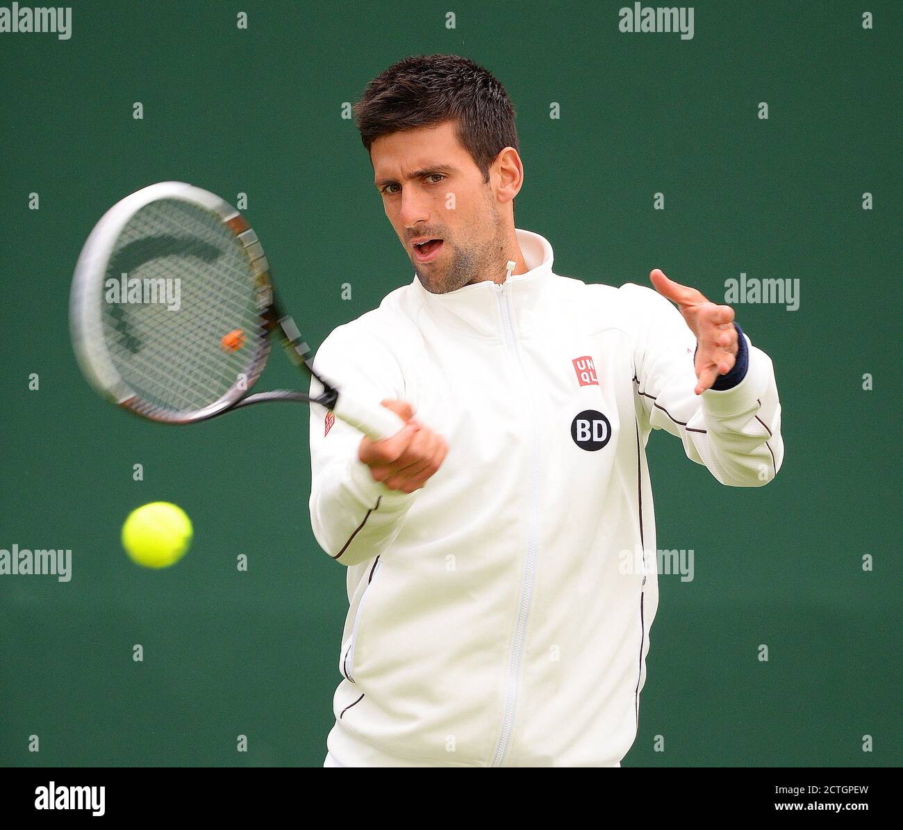 CHAMPION DÉFENSEUR NOVAK DJOKOVIC PENDANT SA SÉANCE D'ENTRAÎNEMENT. CRÉDIT PHOTO : © MARK PAIN / ALAMY Banque D'Images