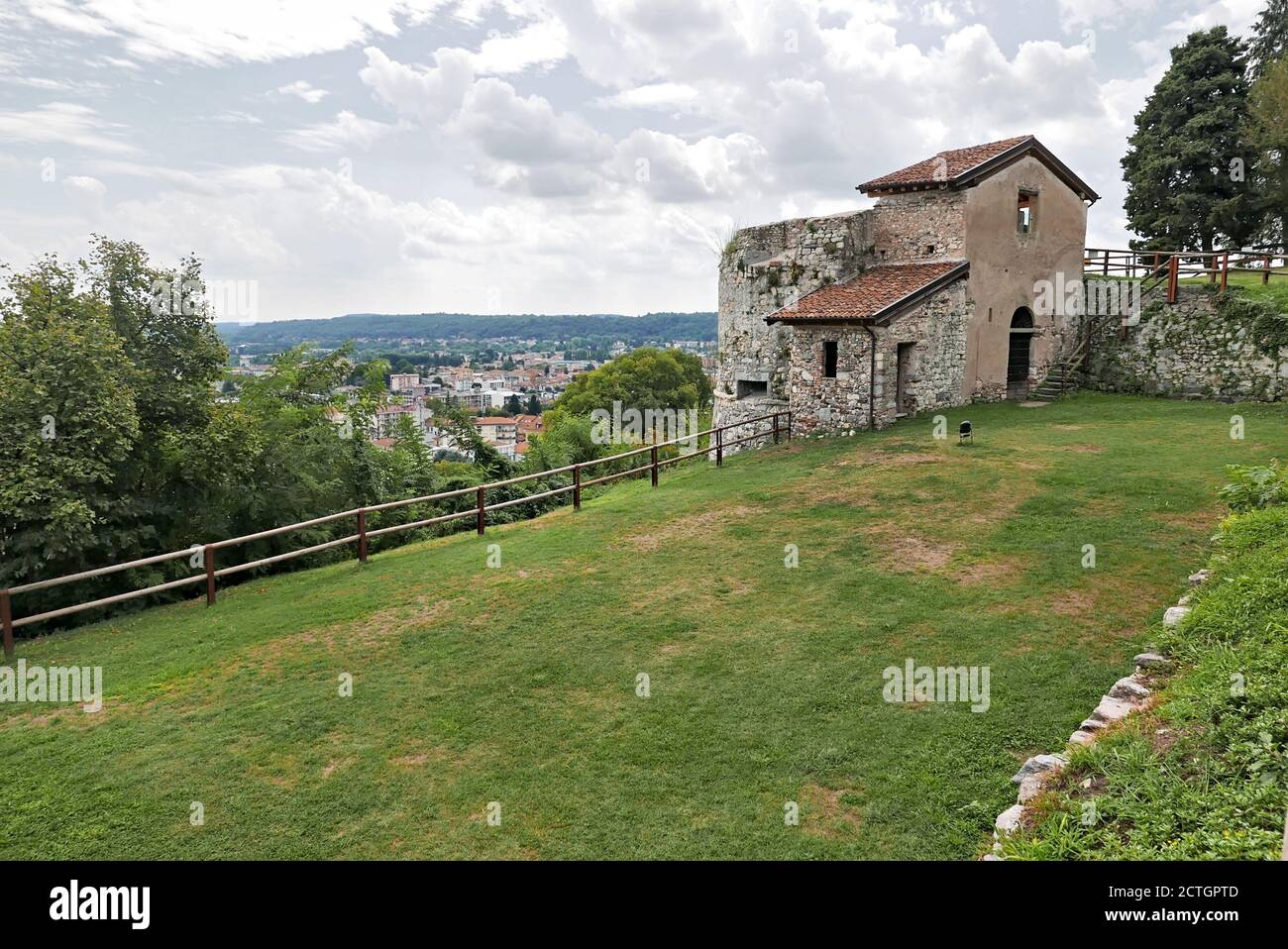 Rocca di Arona, ruines de la forteresse d'Arona, Italie Banque D'Images