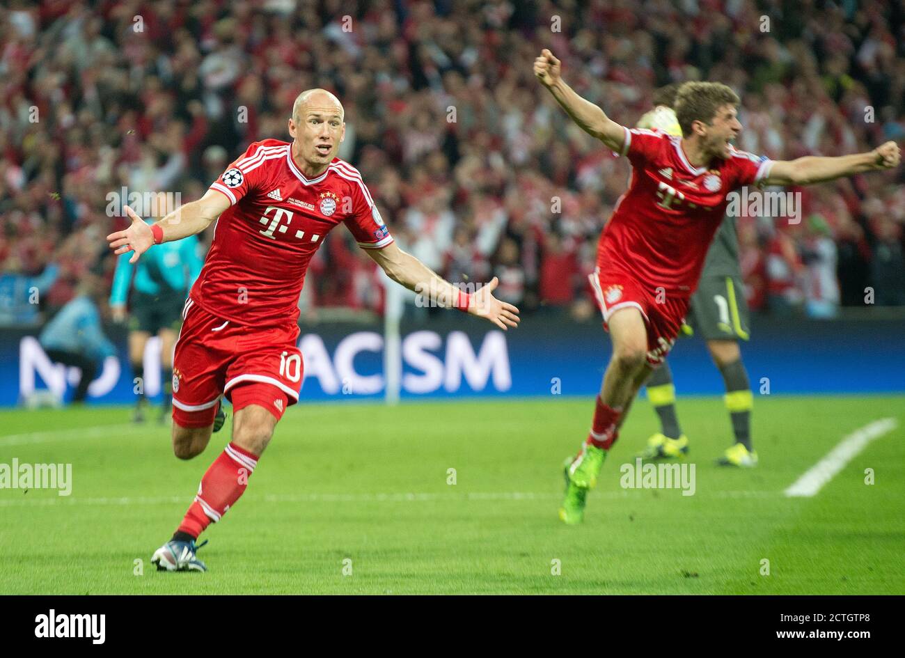 ARJEN ROBBEN CÉLÈBRE LE SCORE DU BAYERN MUNICH POUR GAGNER LA LIGUE DES CHAMPIONS BORUSSIA DORTMUND / FC BAYERN MUNICH CL FINAL 2013. IMAGE : MARQUER LA DOULEUR Banque D'Images