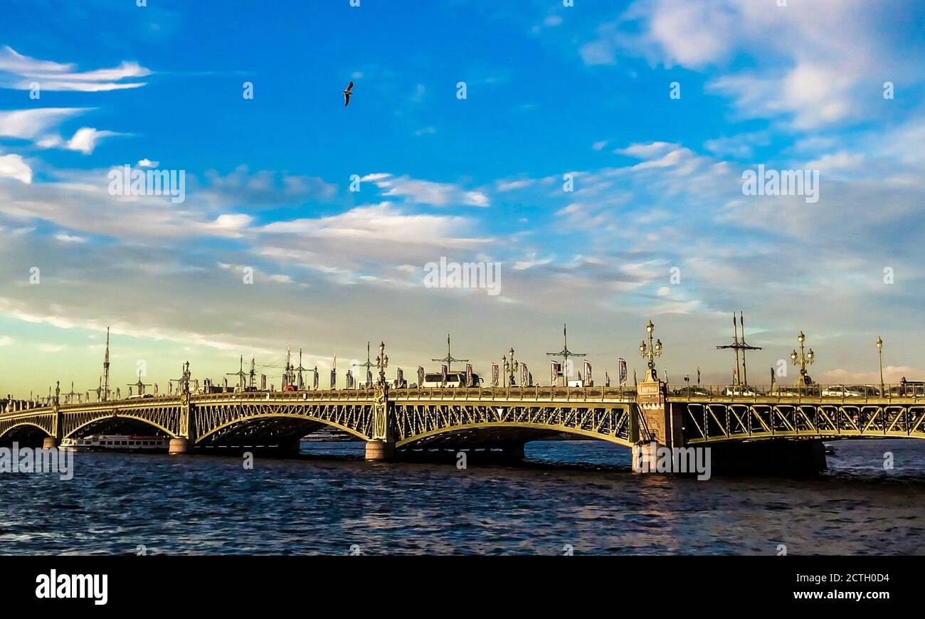 Pont Trinity sur la Neva, Saint-Pétersbourg, Russie Banque D'Images