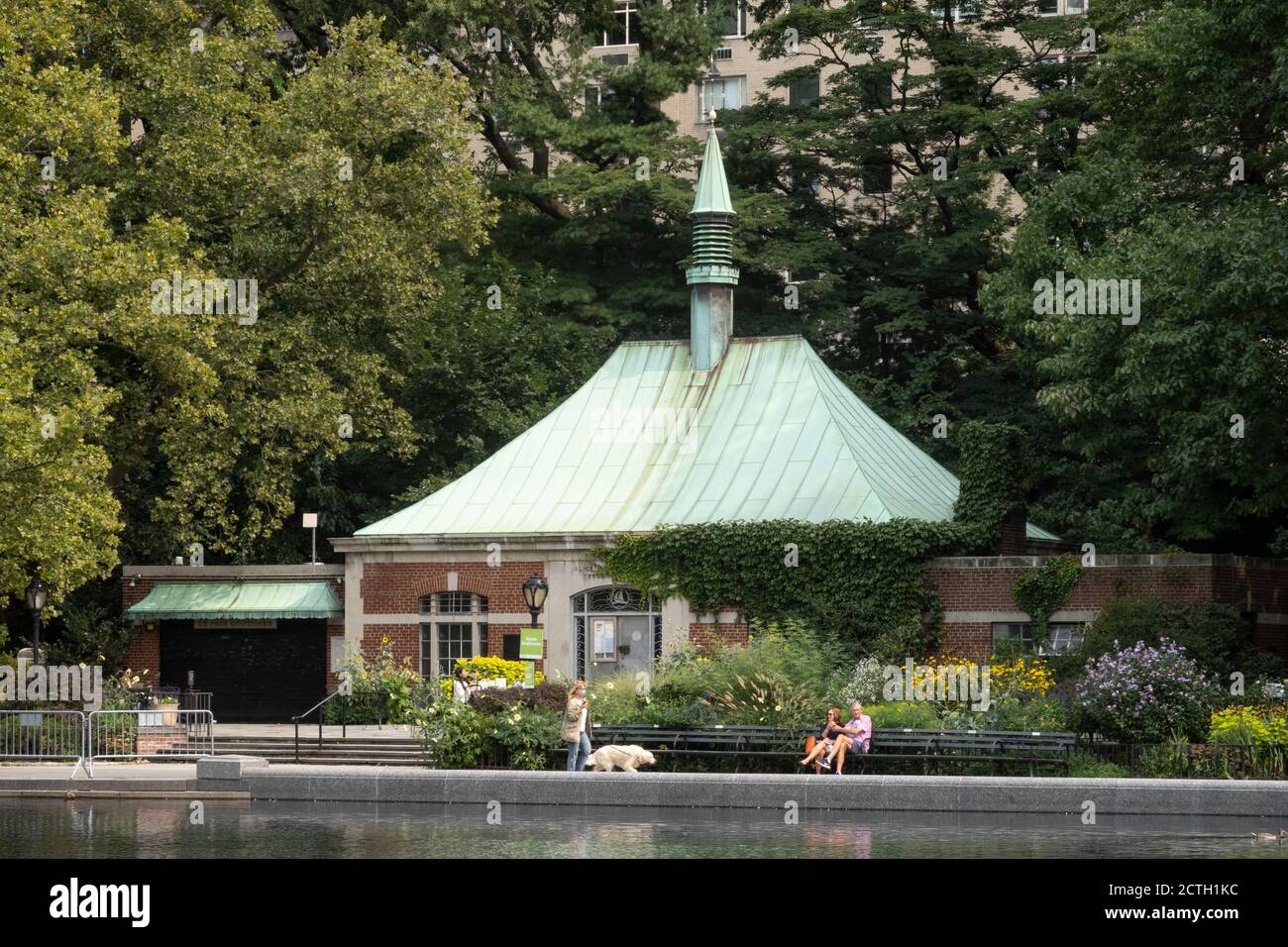 The Curbs Memorial Boathouse at Conservatory Water à Central Park, New York City Banque D'Images