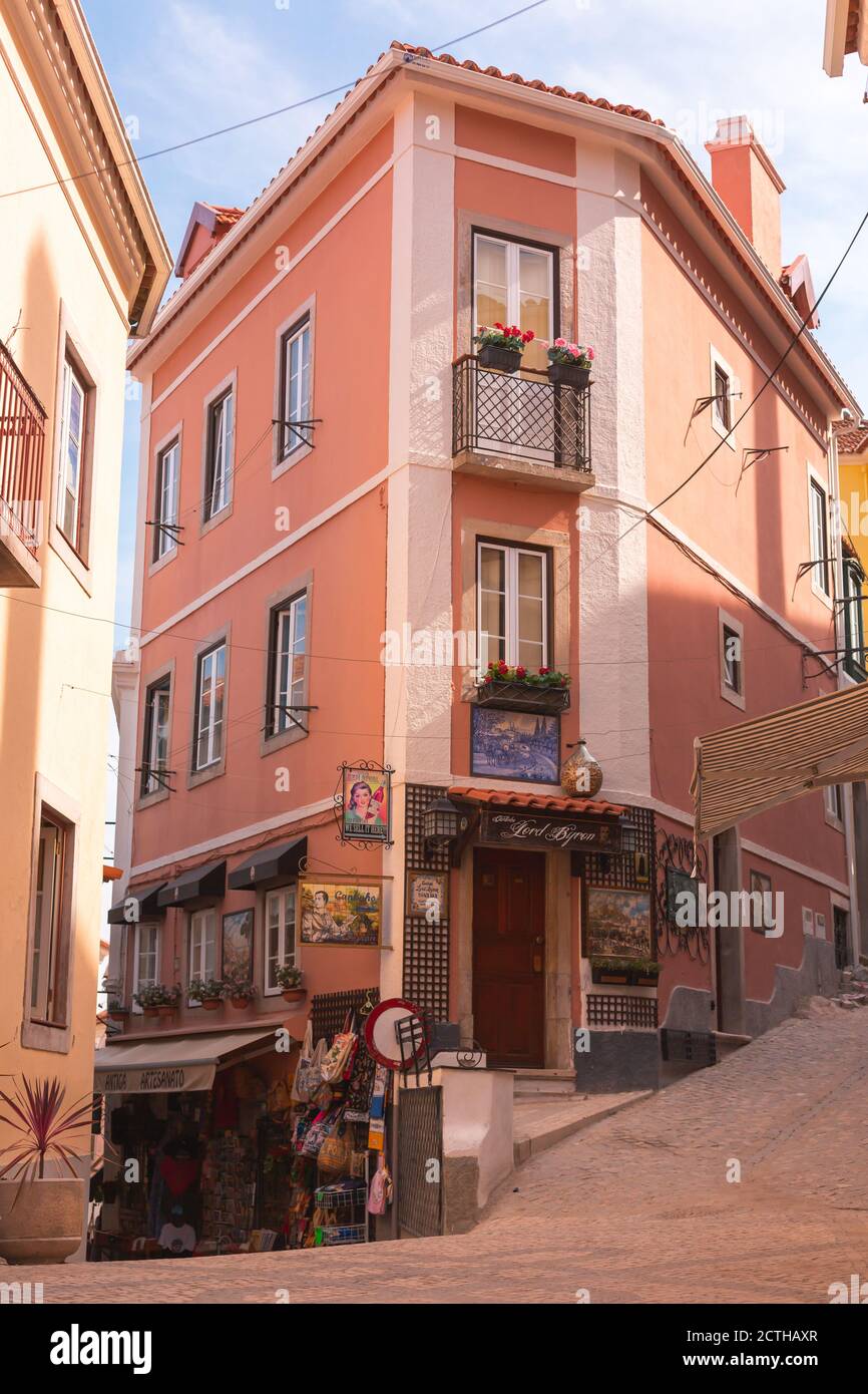 Sintra, Portugal - 11 septembre 2020 : Sintra est une ville touristique située dans les contreforts des montagnes de Sintra, près de Lisbonne, Portugal. Banque D'Images