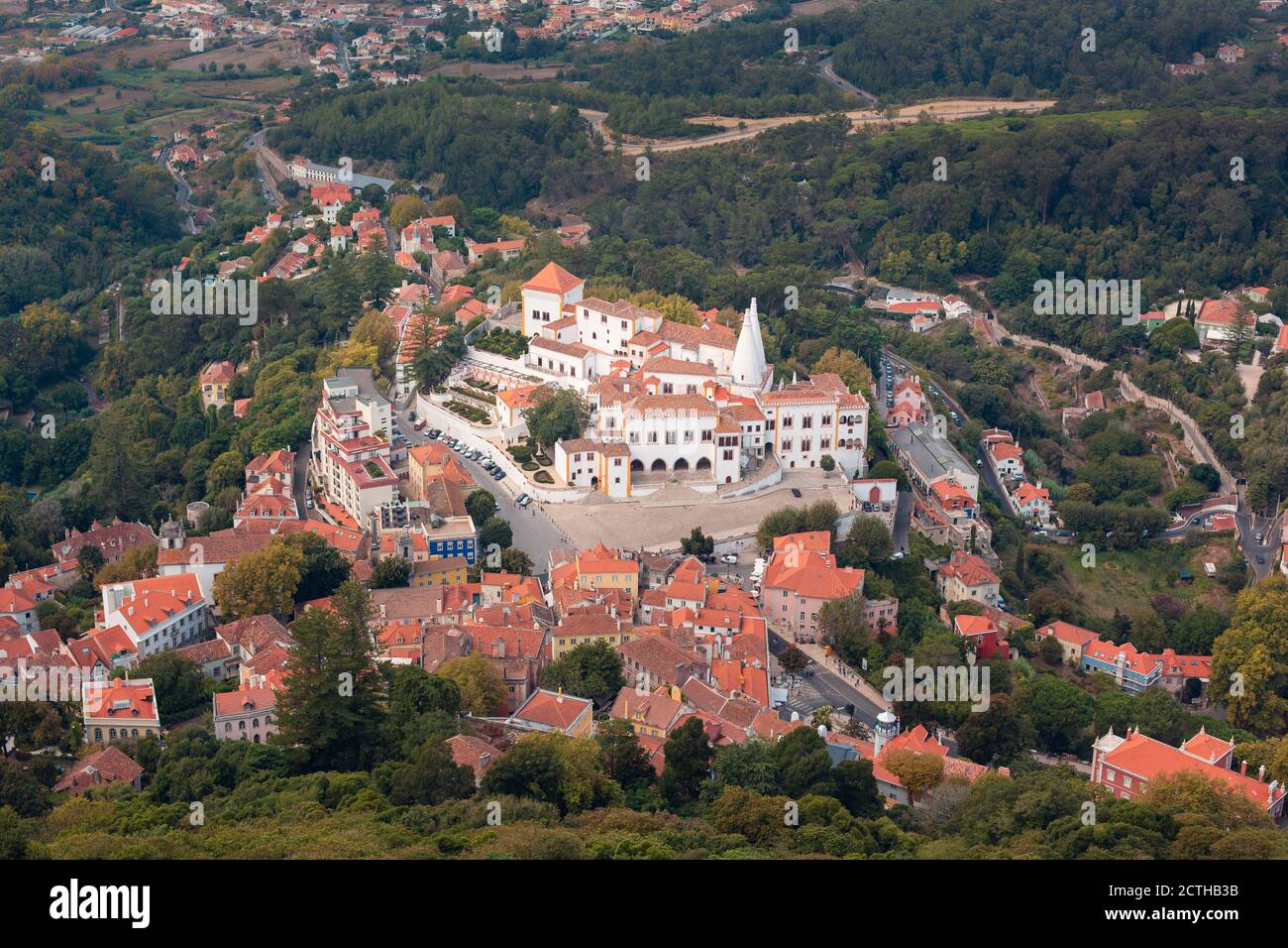 Sintra, Portugal - 11 septembre 2020 : vue aérienne du Palais national de Sintra, Portugal, c'était un palais royal et aujourd'hui il appartient au Port Banque D'Images