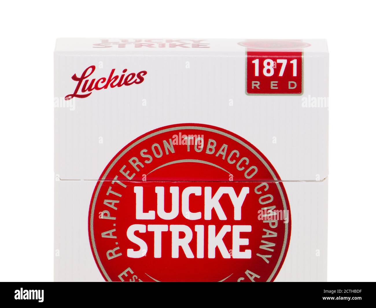 BUCAREST, ROUMANIE - 8 AVRIL 2016. Paquet de cigarettes Lucky Strike isolé sur blanc, propriété de British American Tobacco Banque D'Images BUCAREST, ROUMANIE - 8 AVRIL 2016. Paquet de cigarettes Lucky Strike isolé sur blanc, propriété de British American Tobacco Banque D'Images