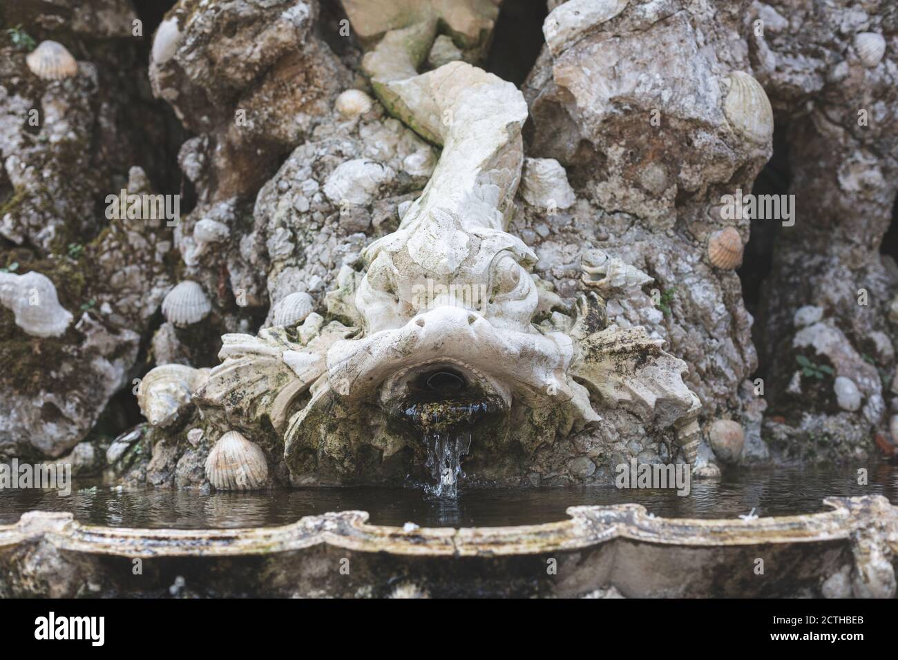 Sintra, Portugal - 11 septembre 2020 : la Quinta da Regaleira est l'un des monuments culturels les plus surprenants et énigmatiques de Sintra. Il Banque D'Images