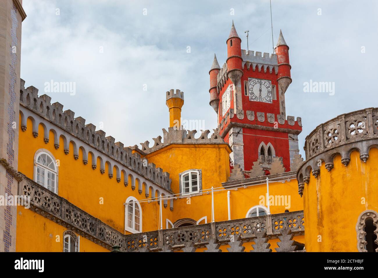 Palais national de Pena, Portugal. Célèbre château près de la ville de Sintra, l'un des points d'intérêt les plus visités au Portugal. Banque D'Images