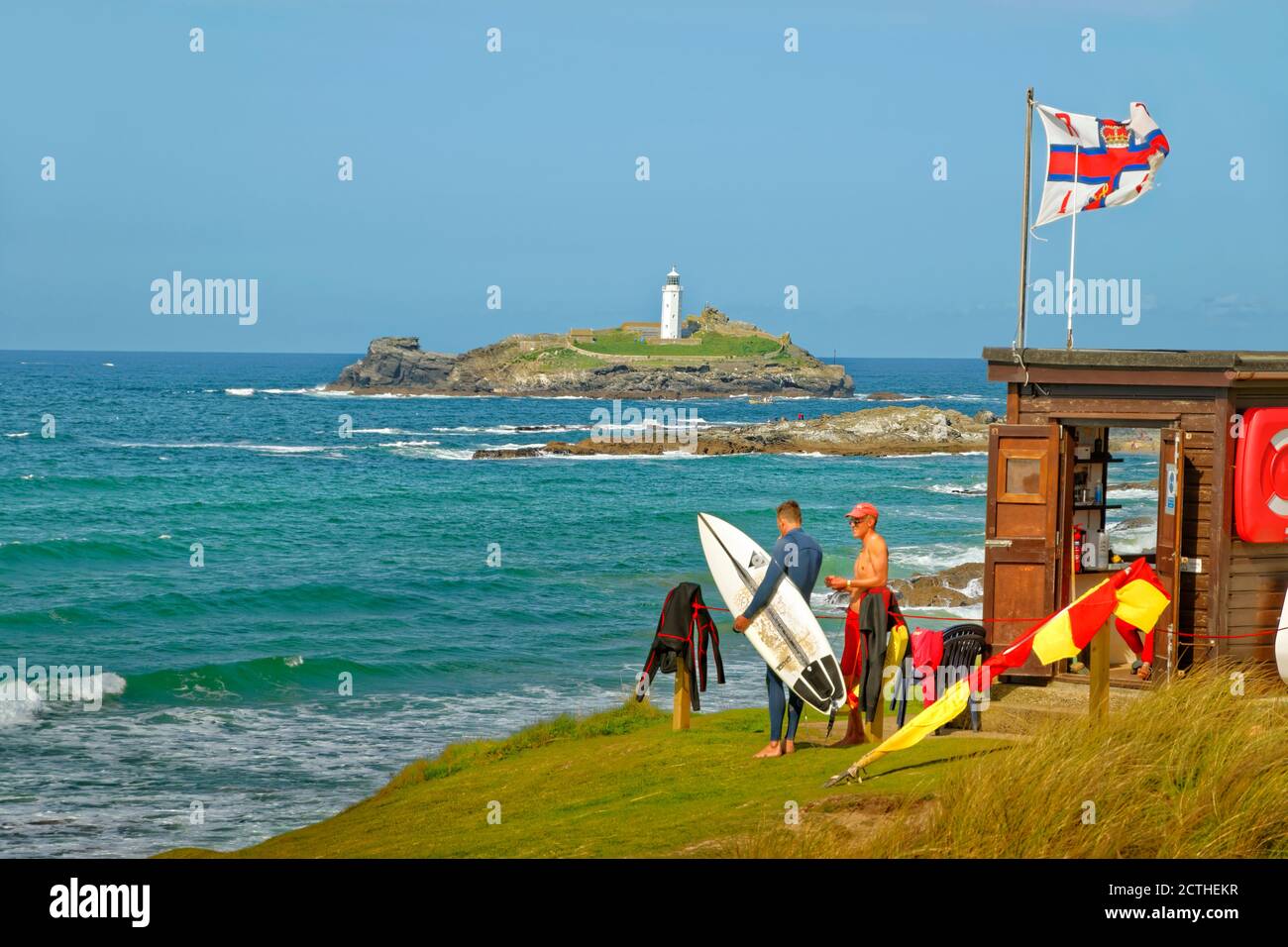 RNLI station de garde à Godrevy avec phare de Godrevy sur la côte nord de Cornouailles, Angleterre. Banque D'Images
