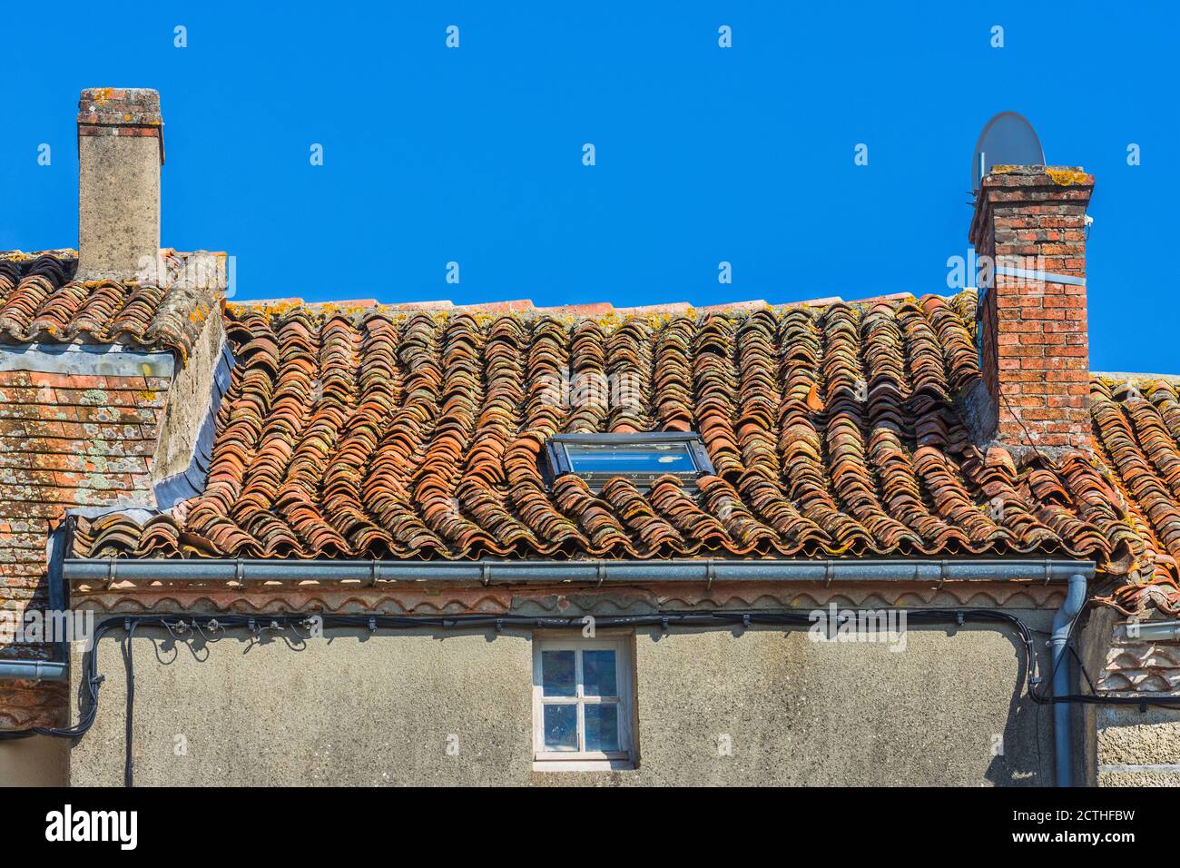 Ancien toit en tuiles - le Dorat, haute-Vienne (87), France. Banque D'Images