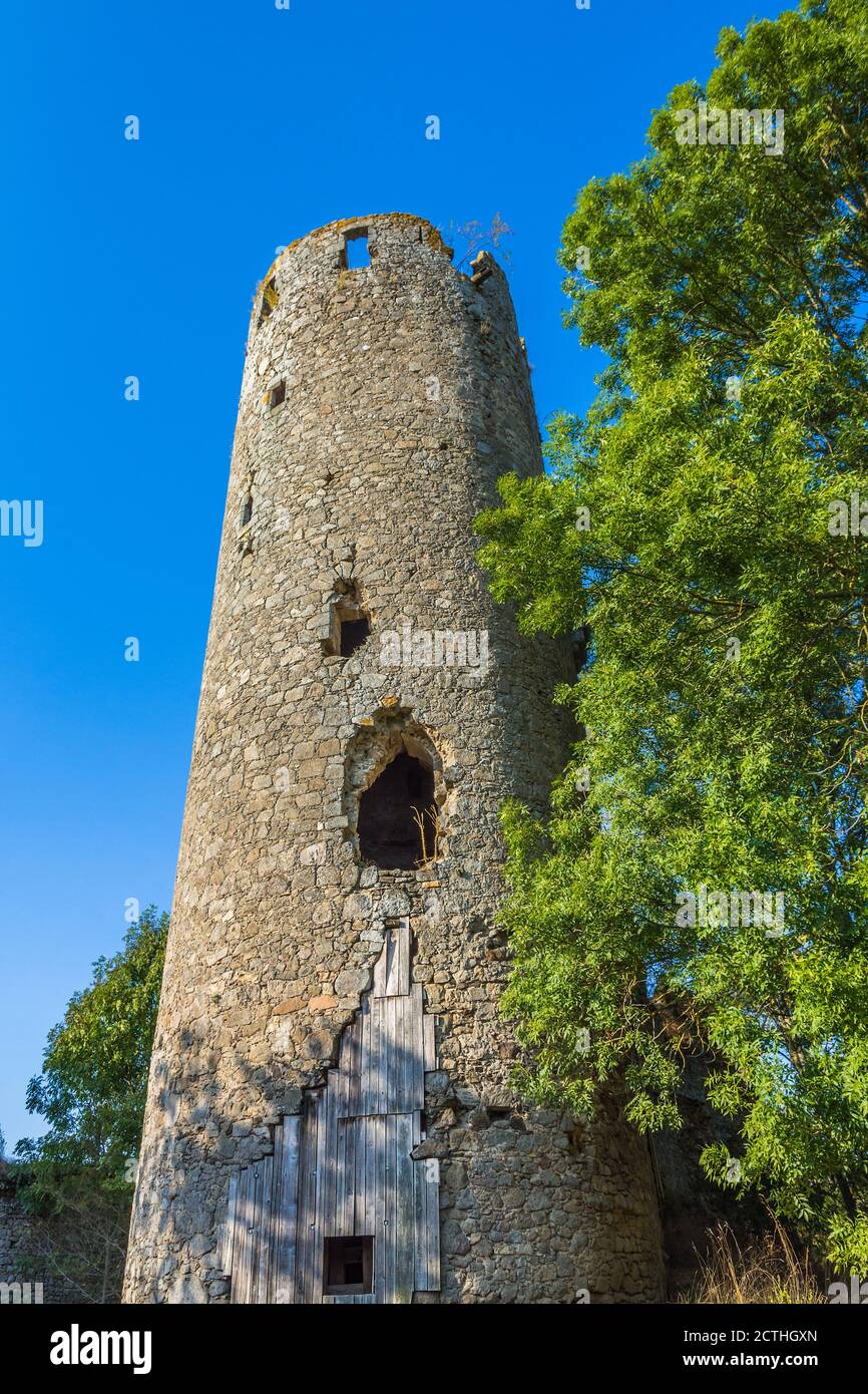 Château en ruines tour près de Darnac en haute-Vienne (87), France. Banque D'Images