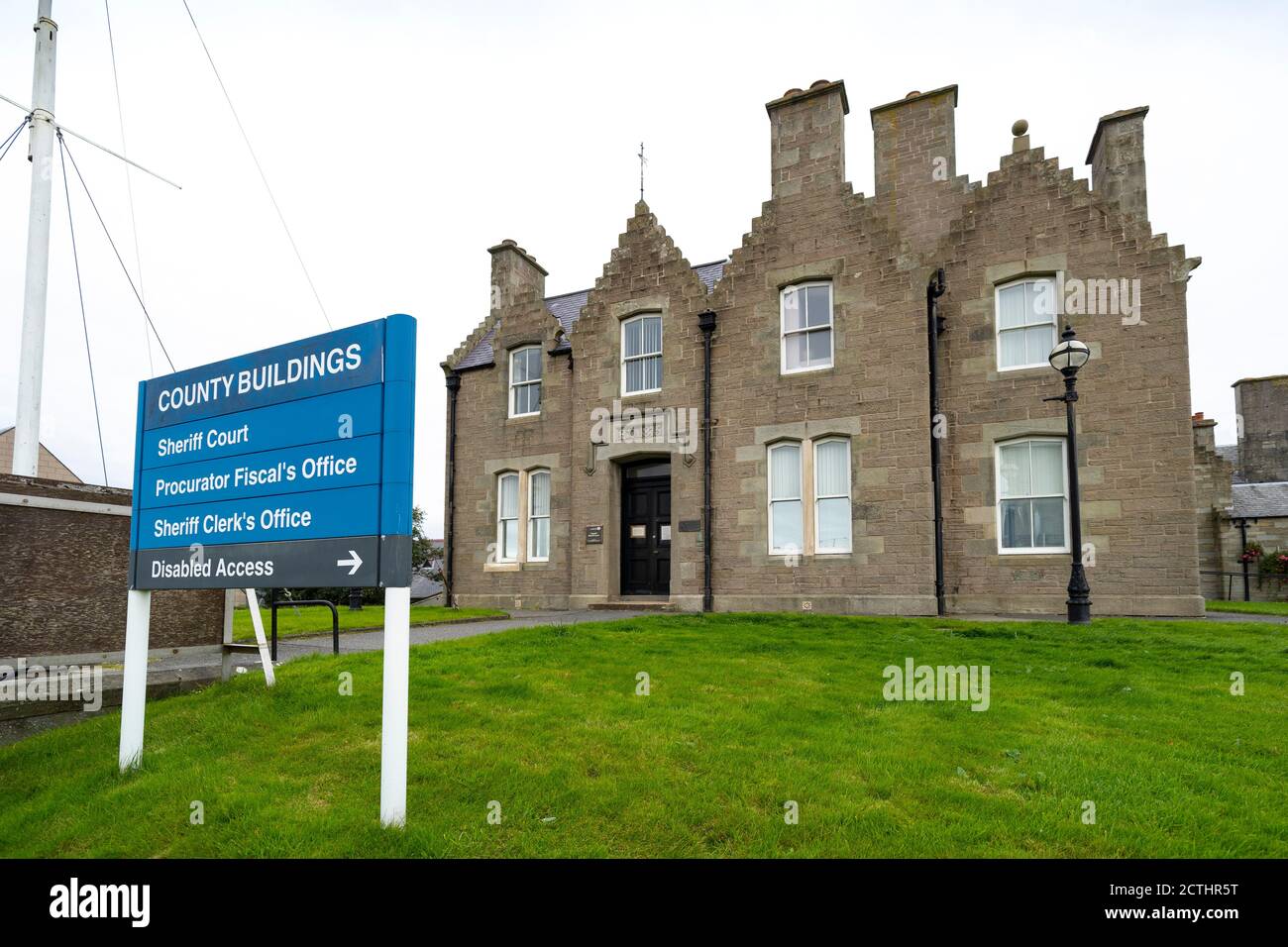 Extérieur des bâtiments du comté abritant le bureau du shérif court et du Procureur fiscal à Lerwick, Shetland (Écosse), Royaume-Uni Banque D'Images