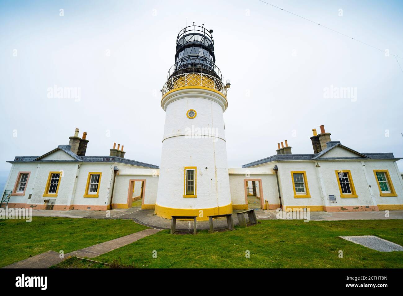 Vue sur le phare de Sumburgh à Sumburgh Head sur Shetland, Écosse, Royaume-Uni Banque D'Images