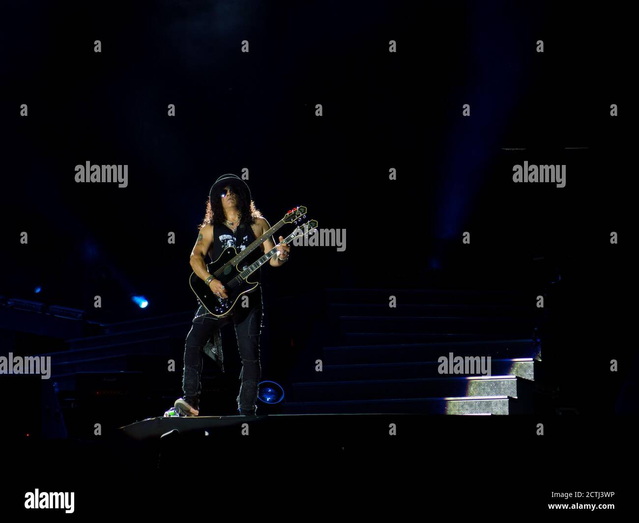 CURITIBA, BRÉSIL - 17 NOVEMBRE 2016 - Slash en canons N Roses concert - pas dans cette vie tournée sud-américaine Banque D'Images