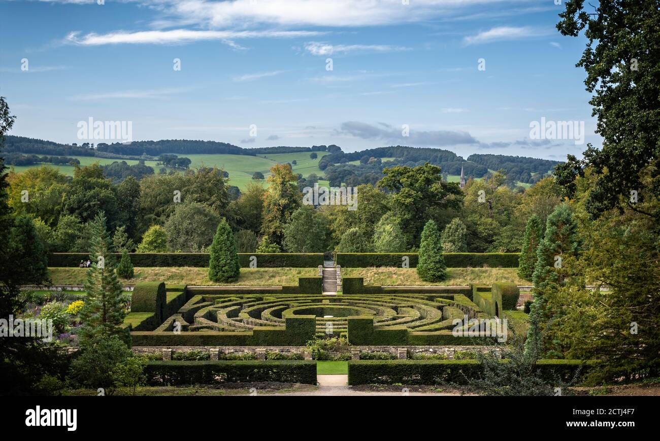 Chatsworth House labyrinthe avec campagne vallonnée en arrière-plan à Chatsworth, Derbyshire, Royaume-Uni, le 13 septembre 2020 Banque D'Images