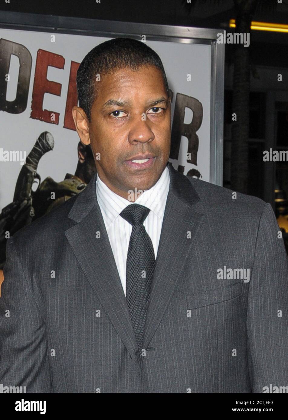 Denzel Washington arrive à la première « The Book of Eli » de Los Angeles au Grauman's Chinese Theatre à Hollywood, Californie, le 11 janvier 2010 Banque D'Images