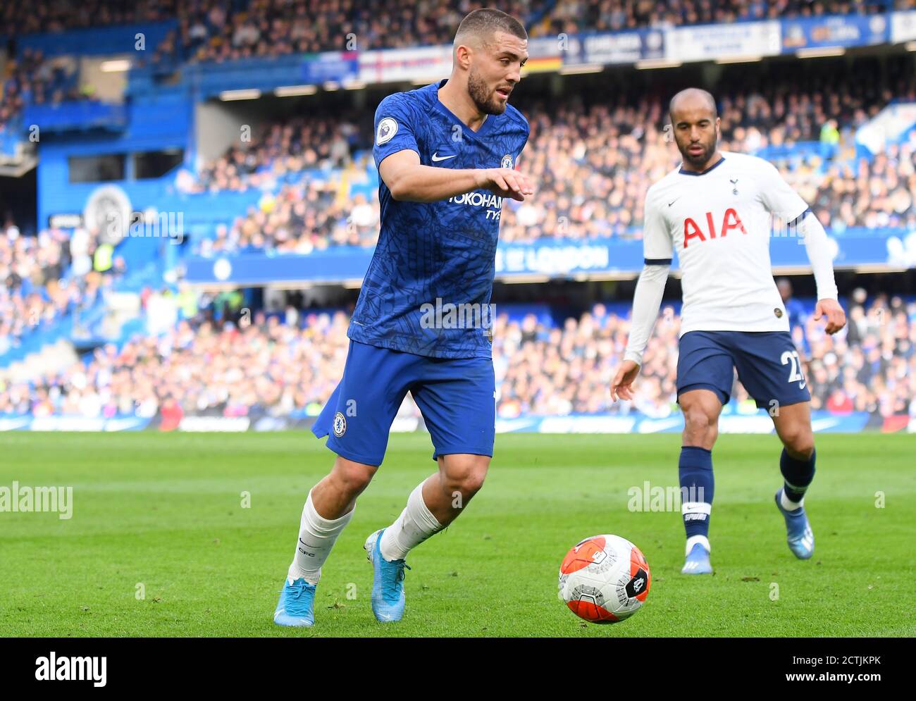 LONDRES, ANGLETERRE - 22 FÉVRIER 2020 : Mateo Kovacic de Chelsea photographié pendant le match de la première ligue 2019/20 entre Chelsea FC et Tottenham Hotspur FC à Stamford Bridge. Banque D'Images