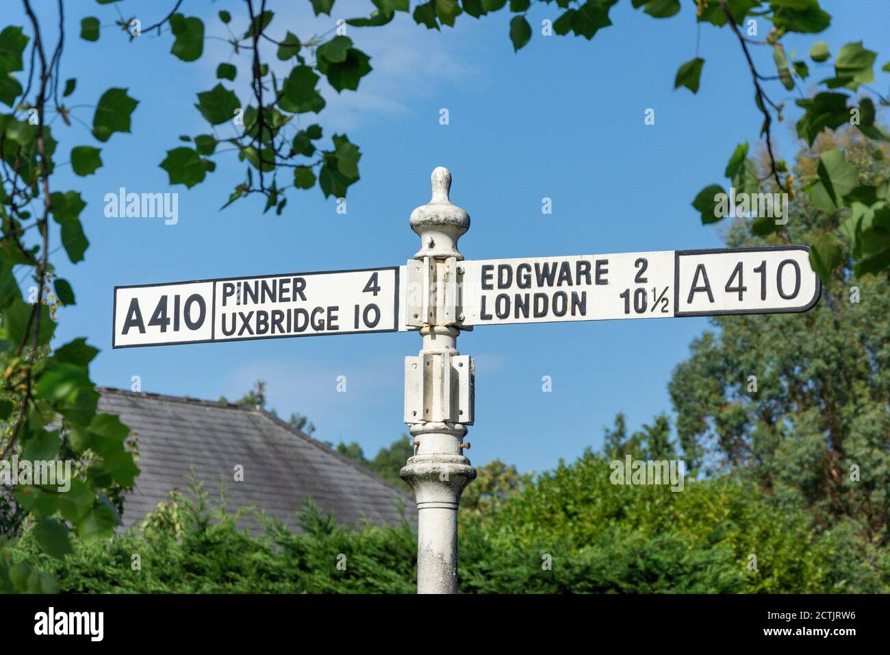 Panneau de rue rétro, Uxbridge Road, Stanmore, London Borough of Harrow, Greater London, Angleterre, Royaume-Uni Banque D'Images