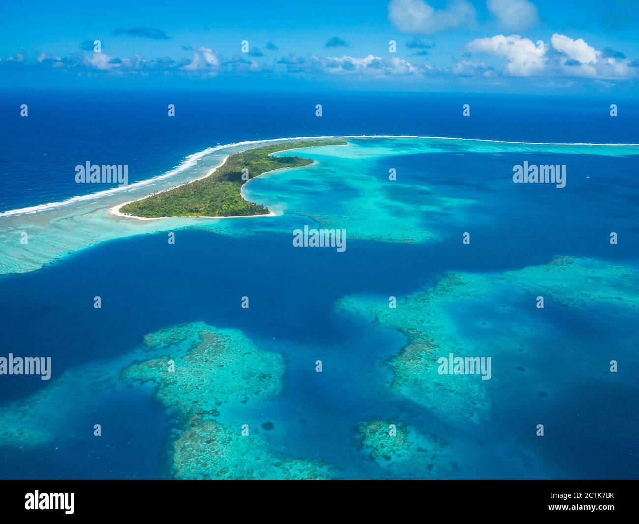 France, Wallis et Futuna, vue aérienne du lagon bleu en été Banque D'Images