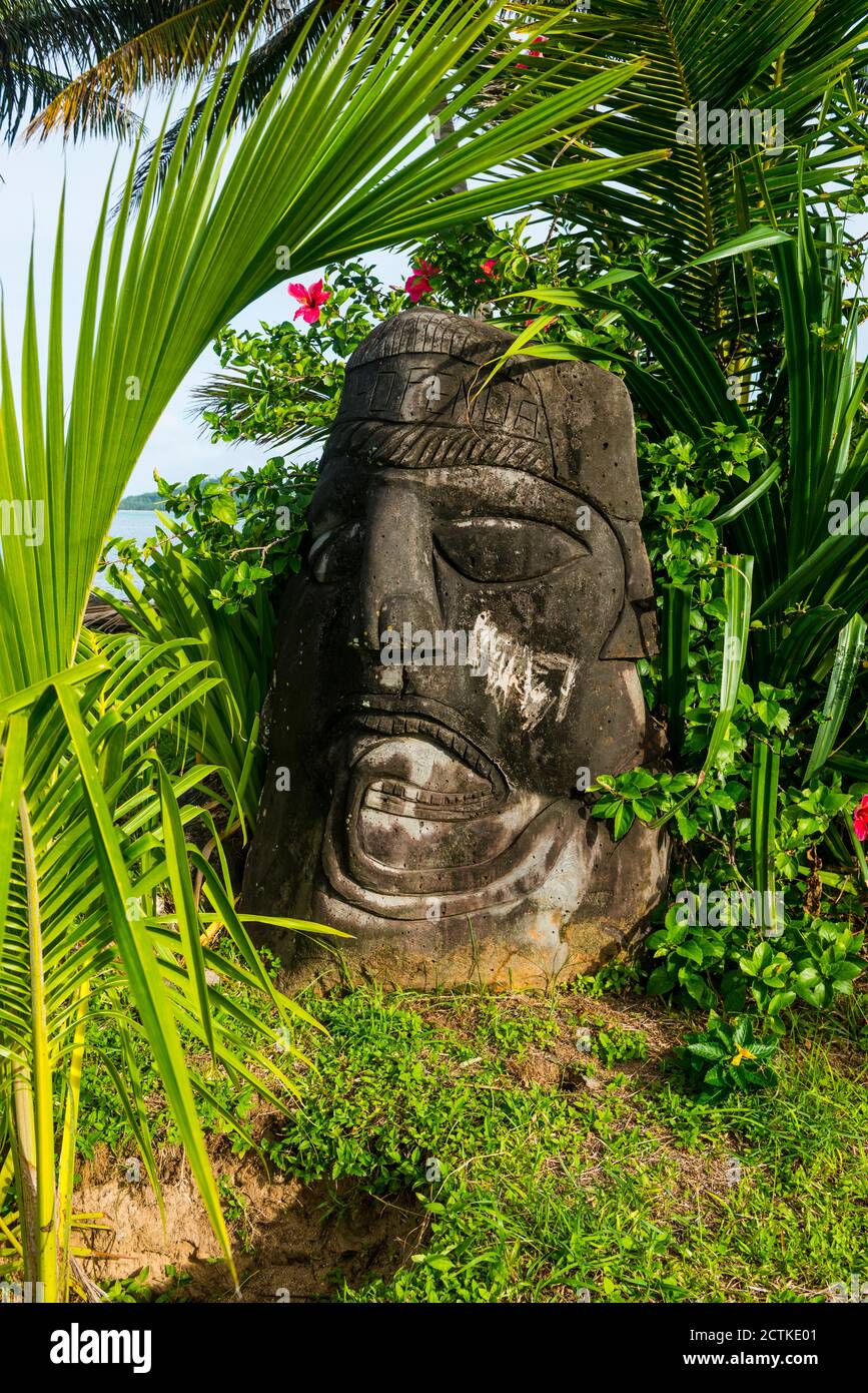 France, Wallis et Futuna, sculpture en pierre de grande tête humaine Banque D'Images
