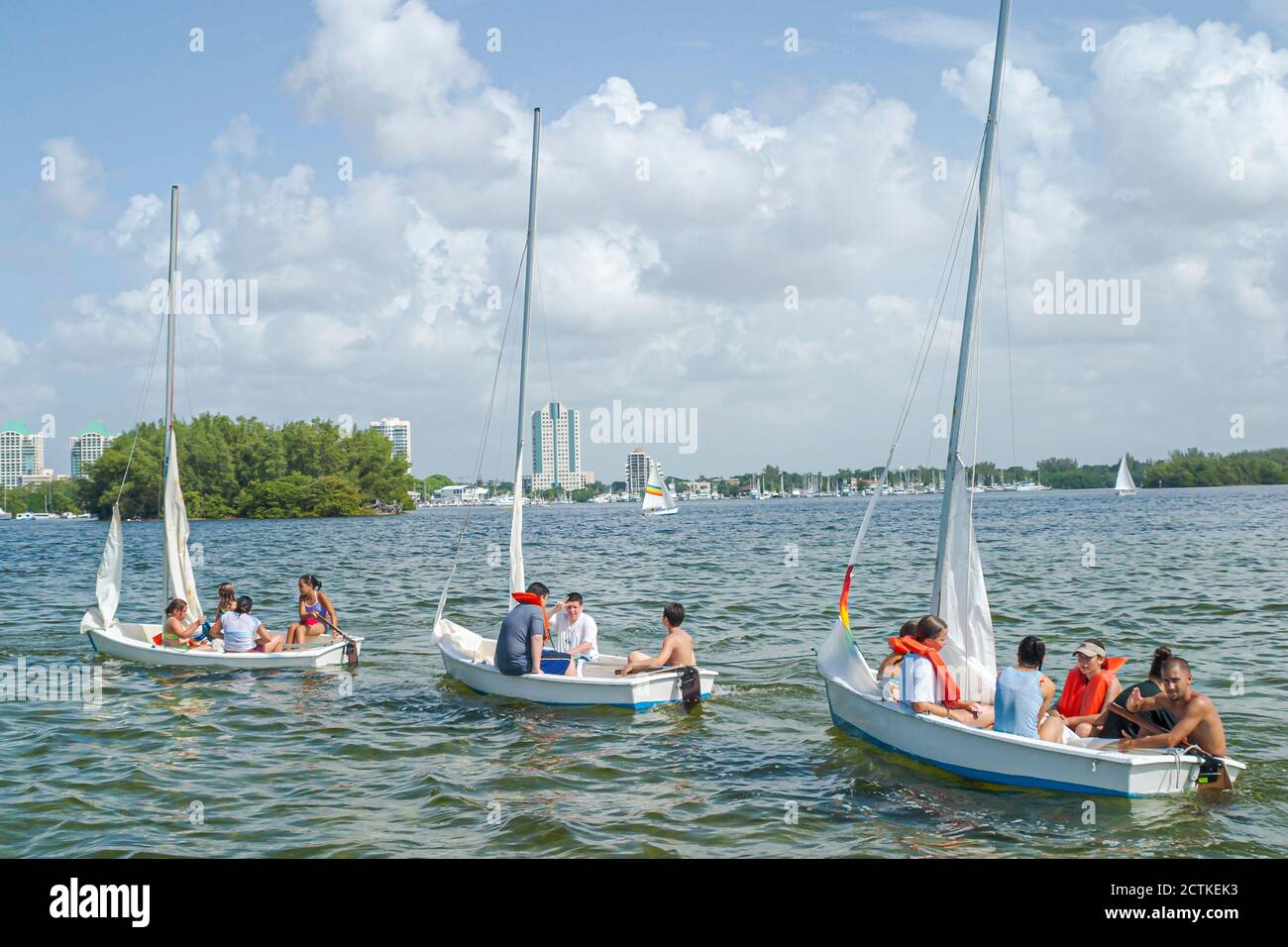 Florida Key Biscayne Coconut Grove Shake A Leg Programme, étudiants handicapés besoins spéciaux, voile spécialisé voilier, Banque D'Images