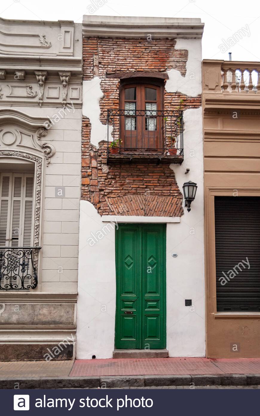 Casa minima, situé dans le quartier emblématique de San Telmo à Buenos Aires, est la maison la plus étroite de la ville. Banque D'Images
