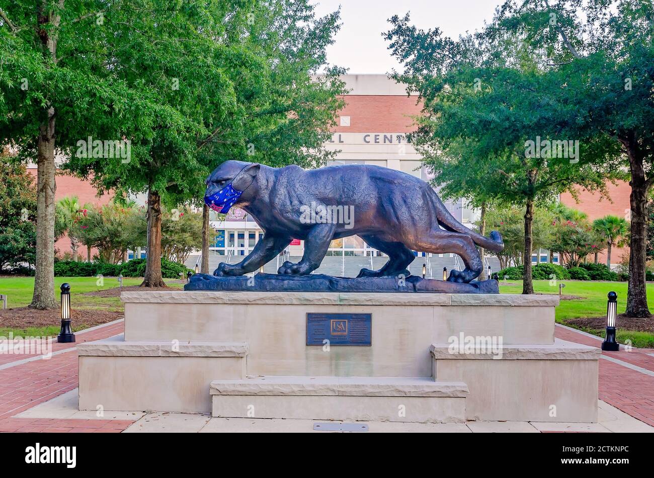 La mascotte de l'Université de l'Alabama du Sud, la jaguar, porte un masque pour empêcher la COVID-19, 22 août 2020, à Mobile, Alabama. Banque D'Images