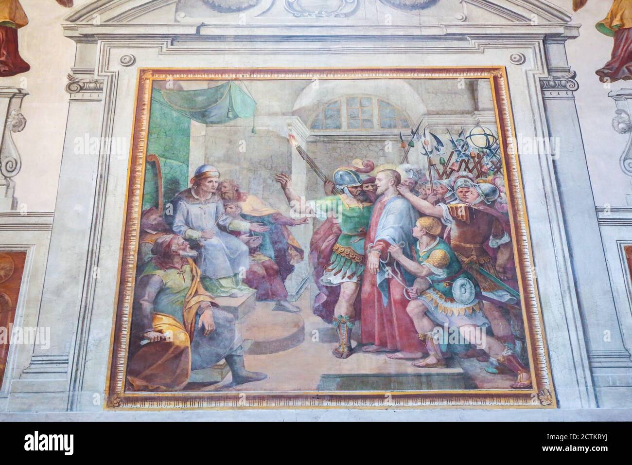 Rome, région du Latium, Italie. 'Jésus avant Caiaphas' fresque de Girolamo Massei, dans la basilique de Sante Prasde ou Santa Prasède. (Pour usage éditorial Banque D'Images