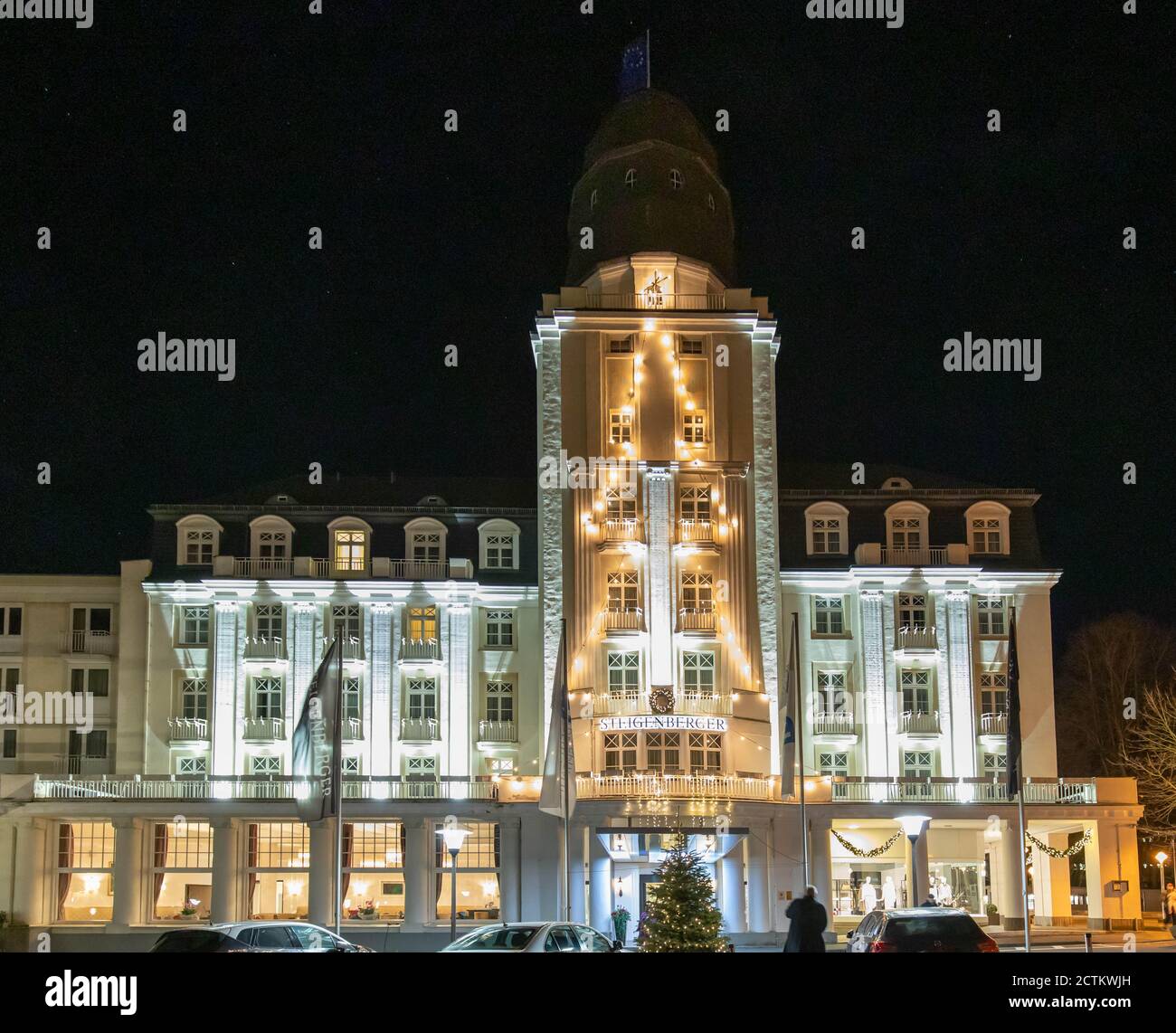 Hotel Steigenberger in Weihnachtsbeleuchtung in Bad Neuenahr Banque D'Images