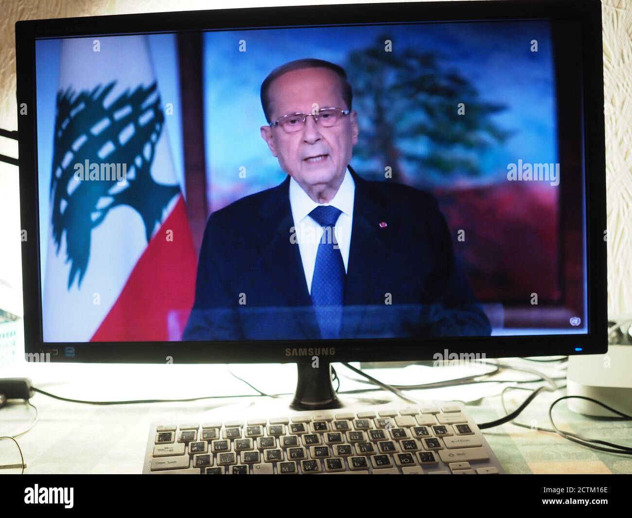 Michel Aoun, Président de la République libanaise, prend la parole lors de l'Assemblée générale des Nations Unies, vu sur un moniteur d'ordinateur. L'ONU tient une réunion virtuelle de la 75e session de l'Assemblée générale pendant la pandémie COVID-19 Banque D'Images