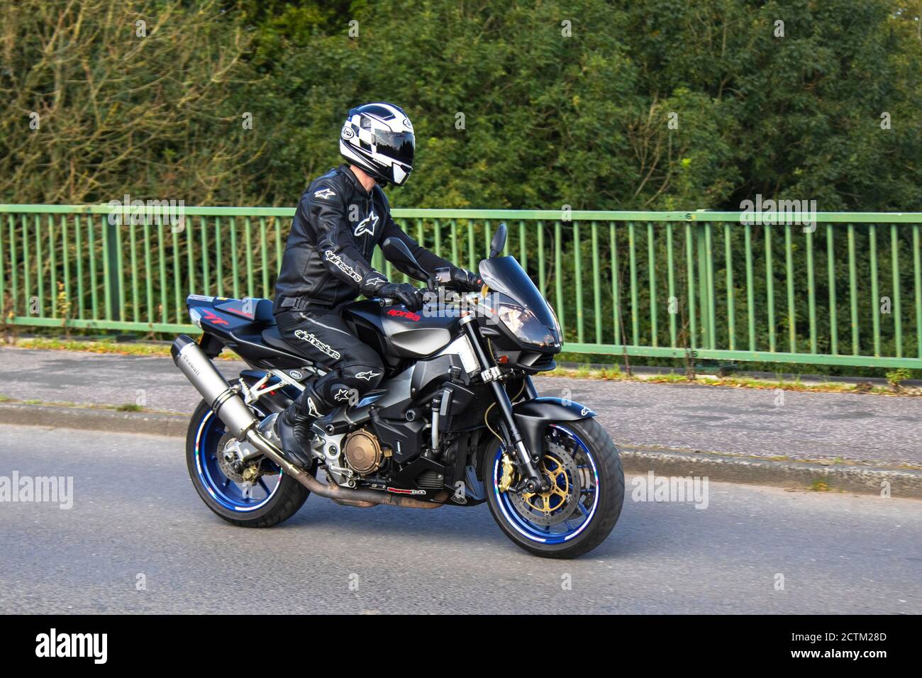 Aprilia Tuono 07; motard; deux véhicules à roues, motocyclettes, véhicules, routes, motos, motards motorisés à Chorley, Royaume-Uni Banque D'Images