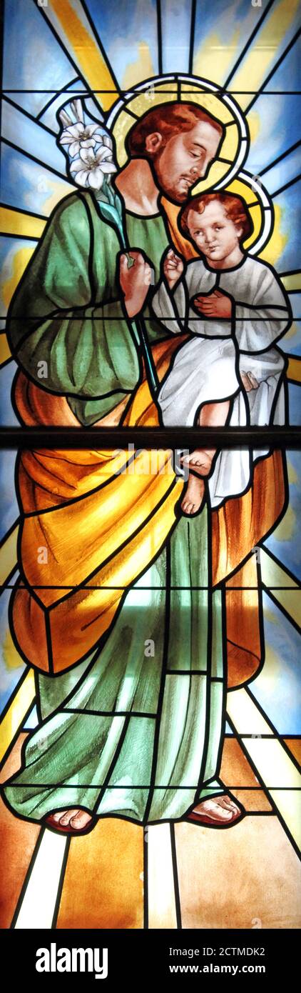 Crikvenica, vitrail dans l'église de l'Assomption de la Sainte Vierge Marie, Croatie, Europe Banque D'Images