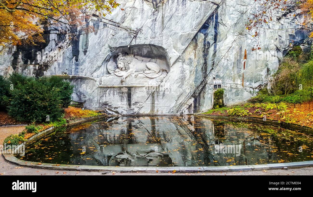 Le Lion Monument ou le Lion de Lucerne, monument aux gardes suisses qui ont été massacrés en 1792 pendant la Révolution française. Lucerne, Suisse Banque D'Images