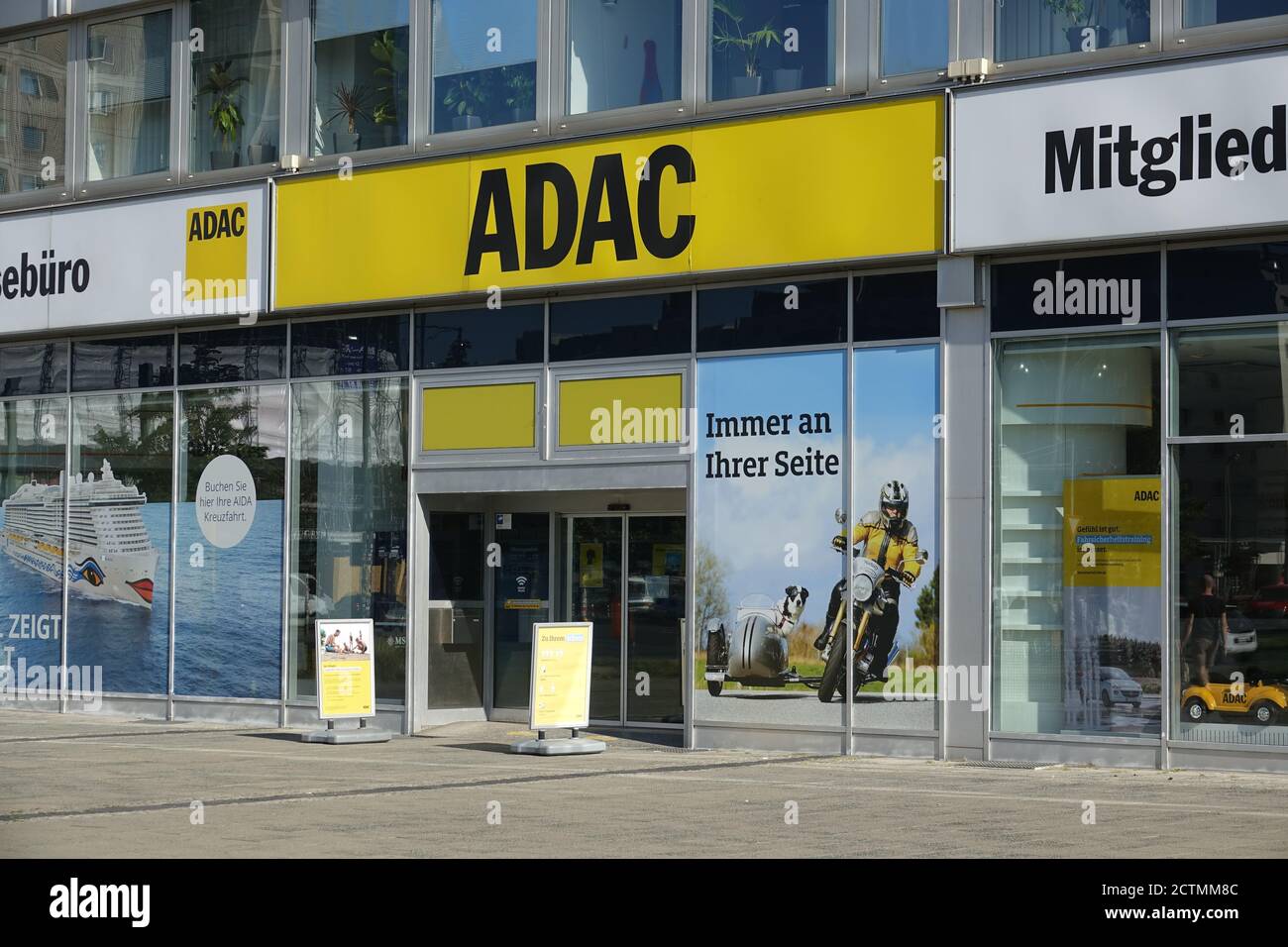 Berlin, Allemagne. 21 septembre 2020. Une succursale de l'ADAC (Allgemeiner Deutscher Automobil-Club) à Alexanderplatz. Crédit : Alexandra Schuler/dpa/Alay Live News Banque D'Images