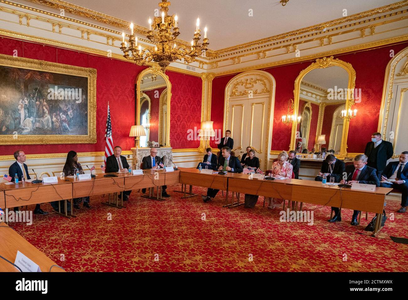Le 21 juillet 2020, le secrétaire d'État américain Mike Pompeo a participé à une table ronde commerciale organisée par le Foreign and Commonwealth Office à Londres. La table ronde, en collaboration avec le British American Business Council, s'est concentrée sur le renforcement des liens économiques entre les États-Unis et le Royaume-Uni. Banque D'Images