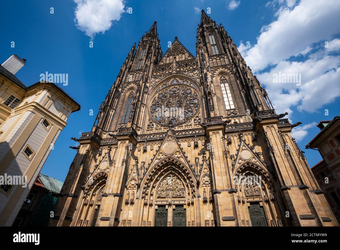 Secrétaire Pompeo Tours Chapelle Saint-Venceslas à Prague . Le cardinal Dominik Duka donne au secrétaire Michael R. Pompeo une visite privée de la chapelle Saint-Venceslas à l'intérieur de la cathédrale Saint-Vitus de Prague, en République tchèque, le 12 août 2020. Banque D'Images Secrétaire Pompeo Tours Chapelle Saint-Venceslas à Prague . Le cardinal Dominik Duka donne au secrétaire Michael R. Pompeo une visite privée de la chapelle Saint-Venceslas à l'intérieur de la cathédrale Saint-Vitus de Prague, en République tchèque, le 12 août 2020. Banque D'Images