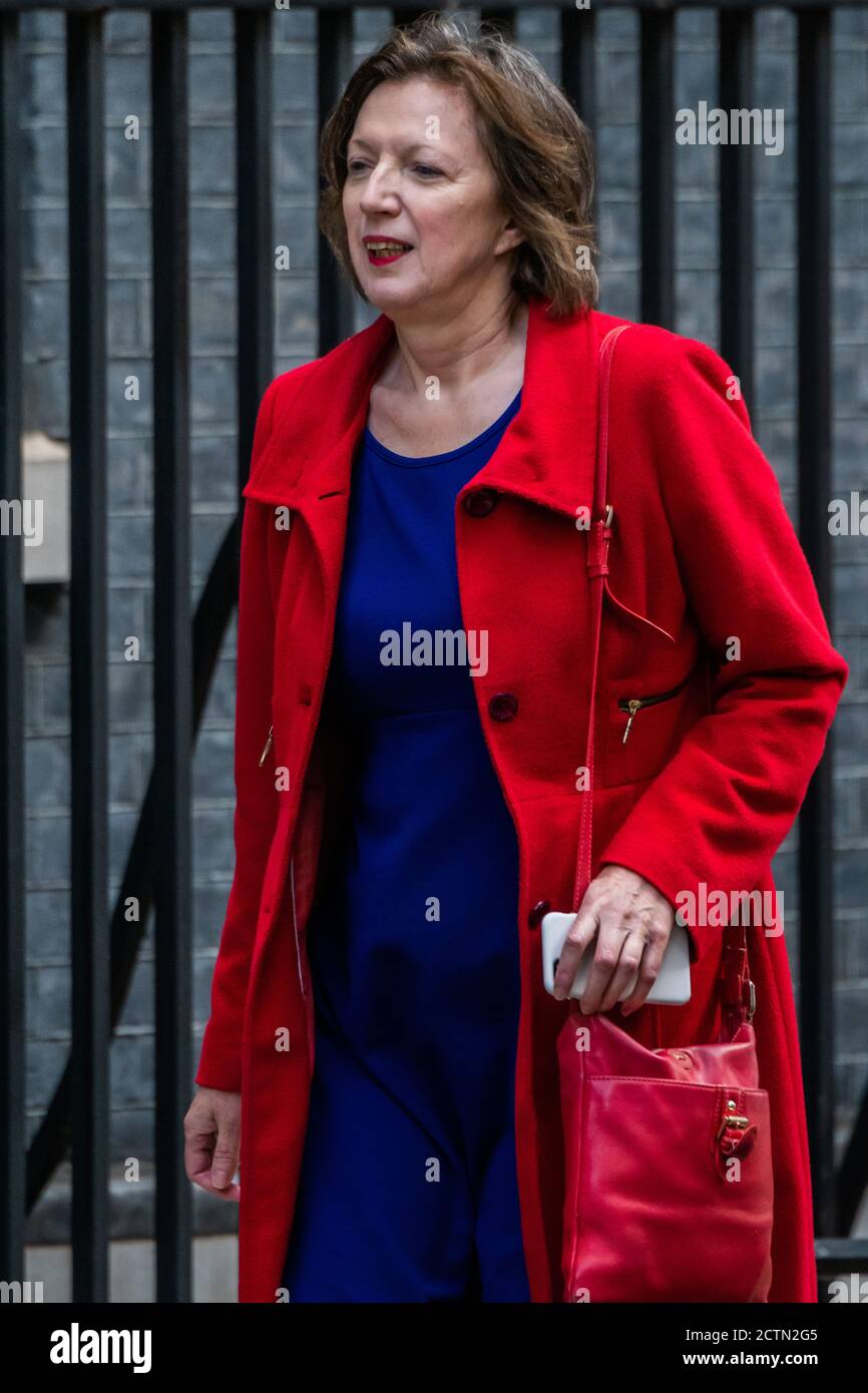Londres, Royaume-Uni. 24 septembre 2020. Frances O'Grady, secrétaire générale de la TUC arrive à rencontrer Rishi Sunak avant de se rendre au Parlement pour faire sa déclaration sur le Plan d'économie d'hiver, sur le financement de la prochaine étape des restrictions du coronavirus. Crédit : Guy Bell/Alay Live News Banque D'Images Londres, Royaume-Uni. 24 septembre 2020. Frances O'Grady, secrétaire générale de la TUC arrive à rencontrer Rishi Sunak avant de se rendre au Parlement pour faire sa déclaration sur le Plan d'économie d'hiver, sur le financement de la prochaine étape des restrictions du coronavirus. Crédit : Guy Bell/Alay Live News Banque D'Images