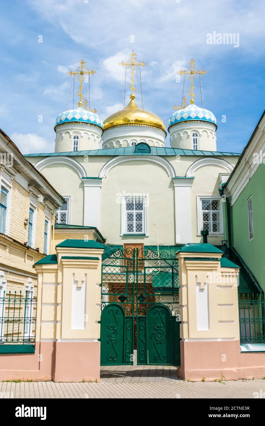 Kazan, Russie – 24 juin 2017. Vue extérieure de la cathédrale Nikolskiy sur la rue Bauman à Kazan, avec dômes. Banque D'Images