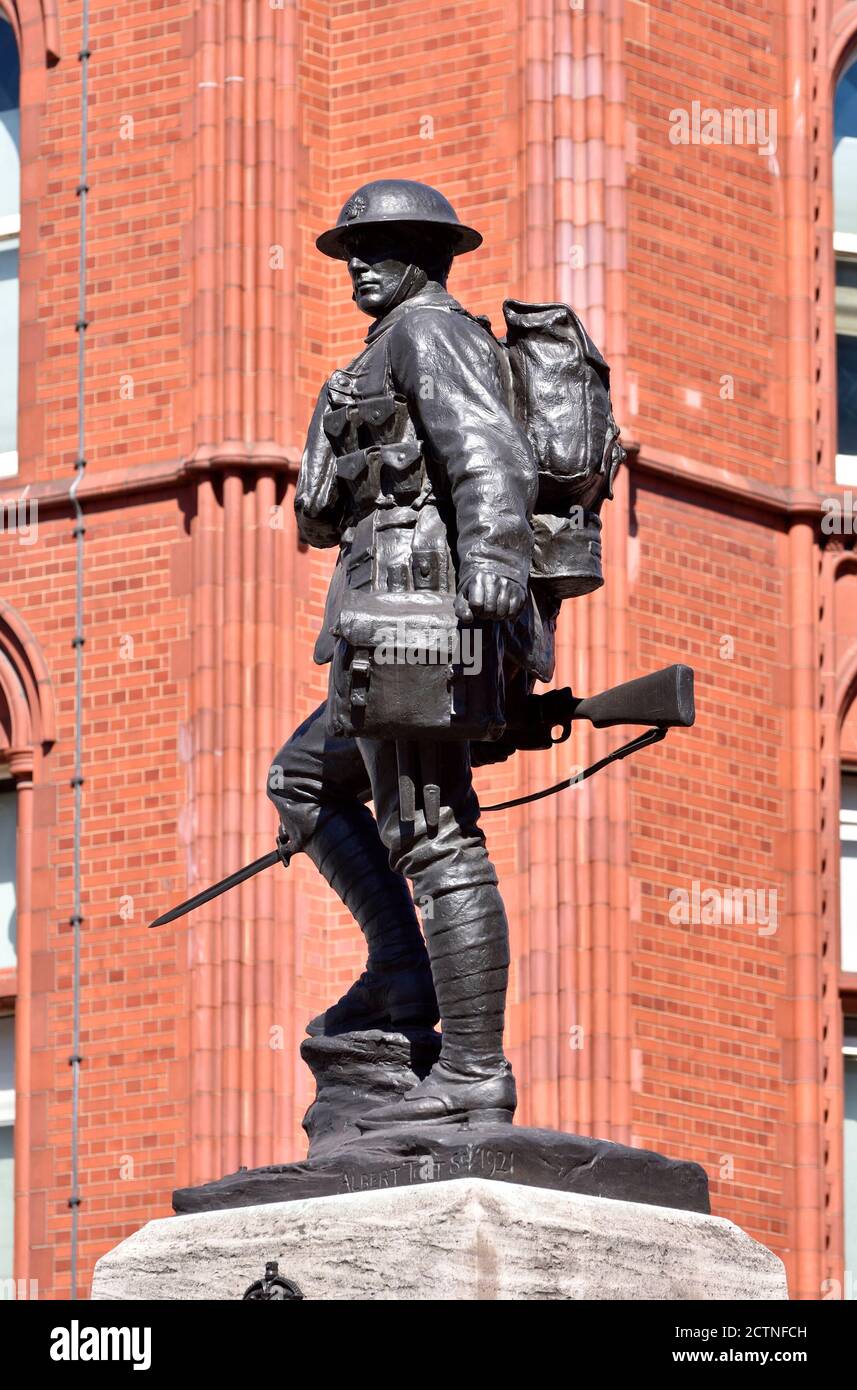 Londres, Angleterre, Royaume-Uni. Memorial (par Albert Toft ; 1922) à la Royal Fusiliers [Ville de London Regiment] à Holborn Banque D'Images