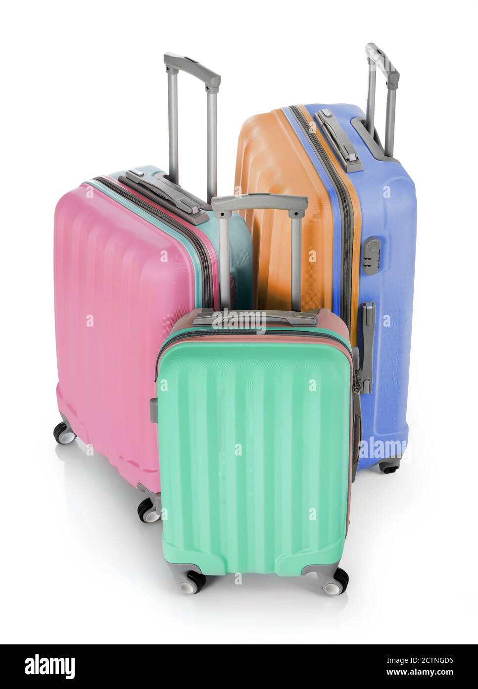 Valises multicolores isolées sur blanc Banque D'Images
