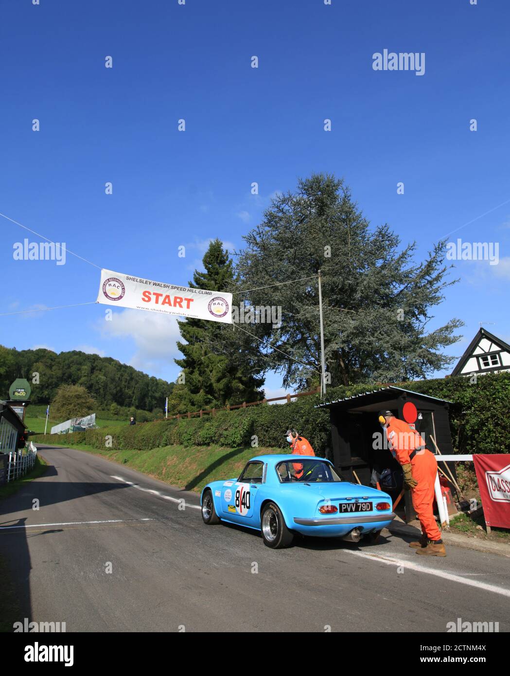 Un Lotus Elan bleu sur le startline à Shelsley Walsh speed Climb, Worcestershire, Royaume-Uni. Banque D'Images
