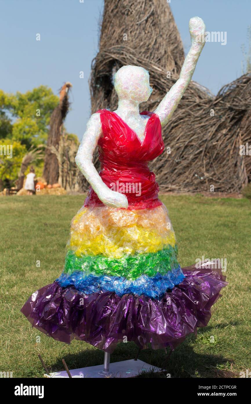 « les Crows sont les seuls à regarder », une arnaque exposée à l'arboretum du Minnesota Landscape à Chanhassen, Minnesota, États-Unis. Banque D'Images