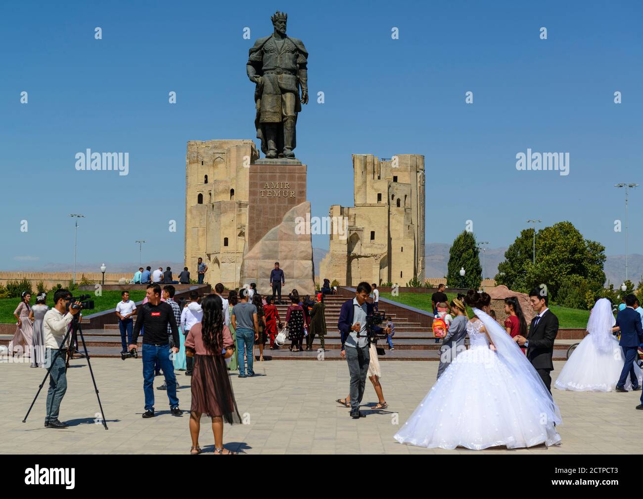 Shahrisabz, le lieu de naissance de Tamerlane est un lieu de prédilection pour les photos de couples de mariage, Ouzbékistan. Banque D'Images