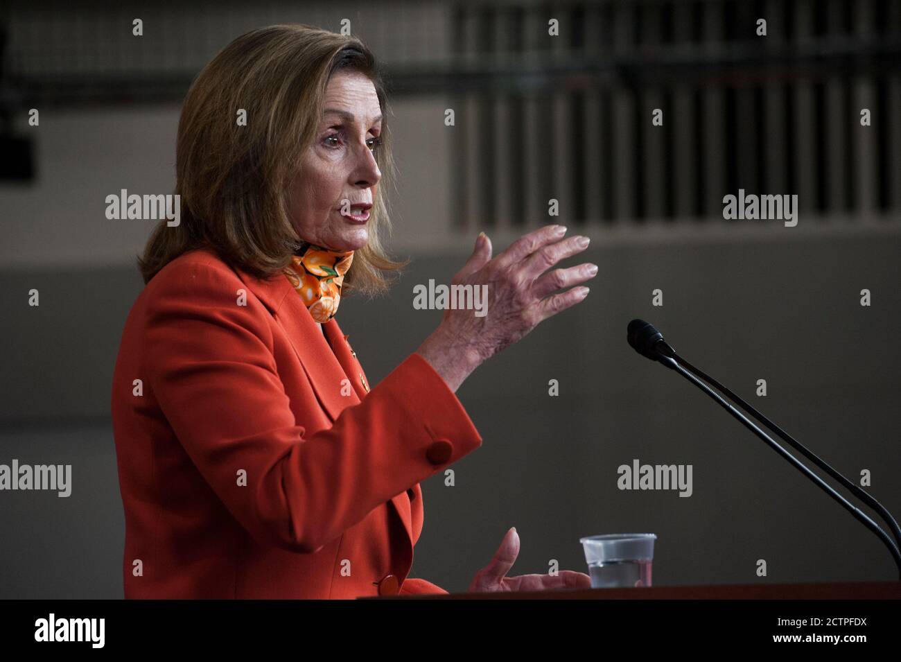 La Présidente de la Chambre des représentants des États-Unis Nancy Pelosi (démocrate de Californie) tient sa conférence de presse hebdomadaire au Capitole des États-Unis à Washington, DC., le jeudi 24 septembre 2020. Crédit : Rod Lamkey/CNP/MediaPunch Banque D'Images