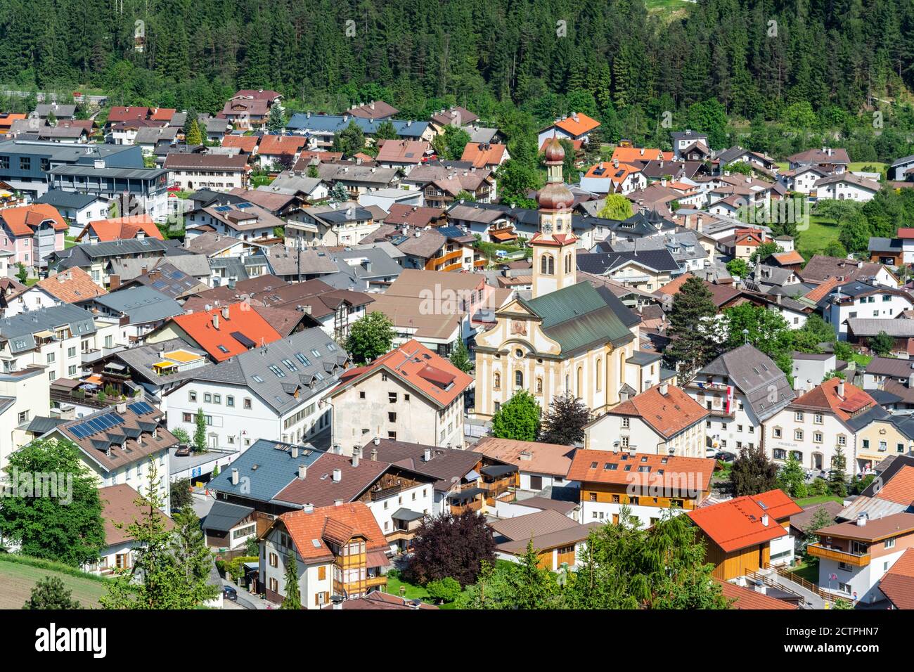 Village Church Tirol Austria Banque De Photographies Et D images village-church-tirol-austria-banque-de-photographies-et-d-images