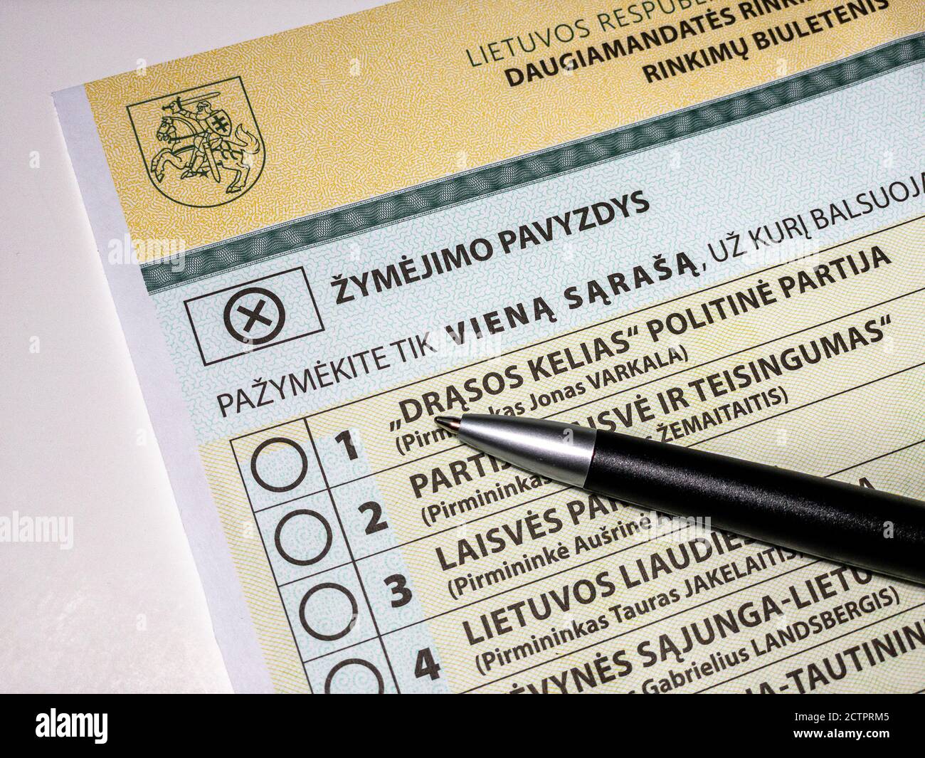 Vote rapproché pour 2020 parlementaire lituanien Seimas élections au stylo noir Banque D'Images