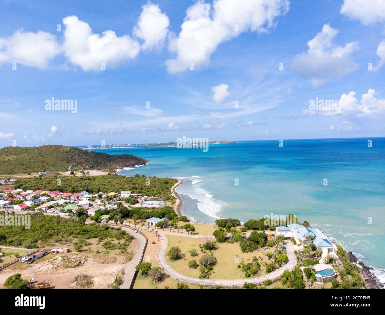 Vue aérienne de l'île des Caraïbes de Sint maarten/Saint Martin. Vue aérienne de la savane et St.louis St.martin. Happy Bay et friars Bay Beach Banque D'Images