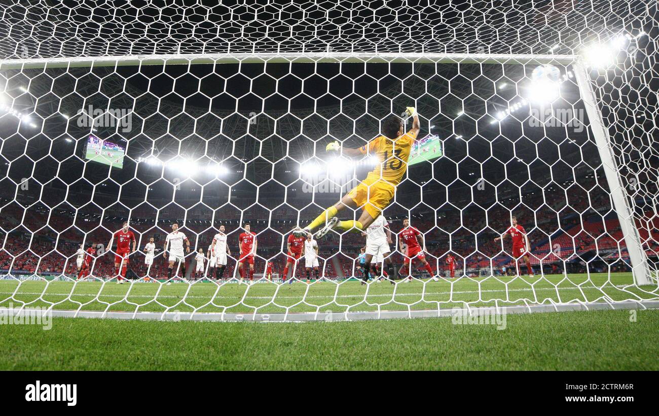 Budapest, Ungarn. 24 septembre 2020. Firo: 24.09.2020 football, UEFA Super Cup 2020 FCB FC Bayern Munich Muenchen - Sevilla FC but, hit, 2: 1, FCB Javi Martínez, Martinez, Remote, Hintertor, Hintertorkamera, | usage dans le monde crédit: dpa/Alay Live News Banque D'Images