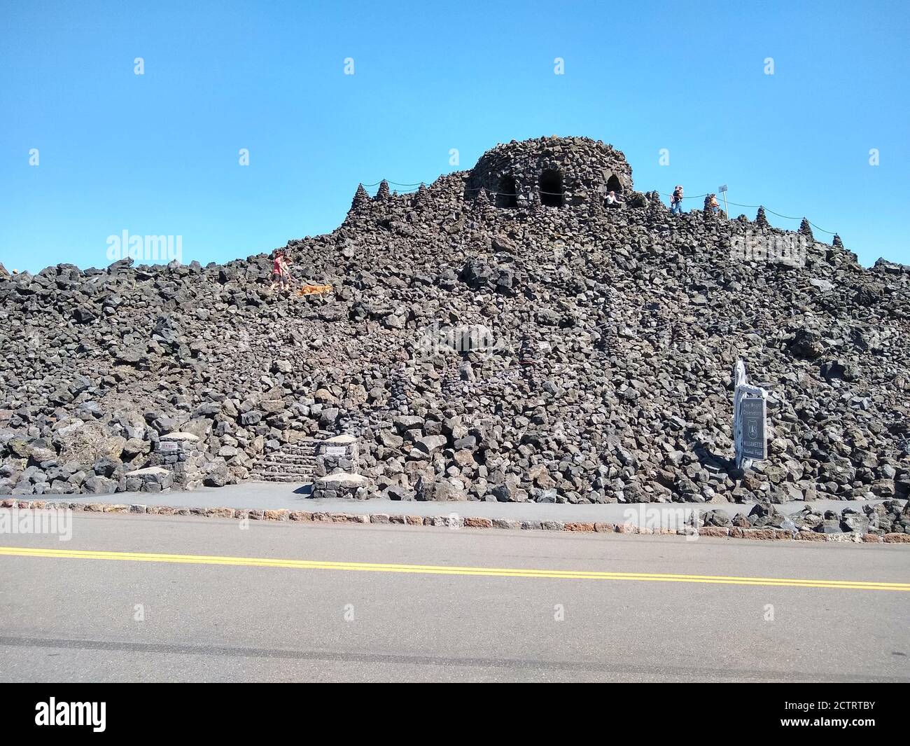 Dee Wright Observatoire, McKenzie Pass-Santiam Pass National Scenic Byway, forêt nationale de Willamette, Oregon Banque D'Images